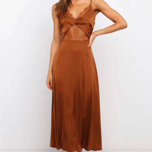 Petal & Pup / Ariel Dress - Rust
Satin Sheen Feel Lace Midi Dress - Picture 8 of 16